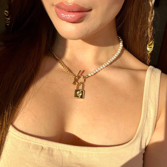 Collare dell'armadietto con lucchetto