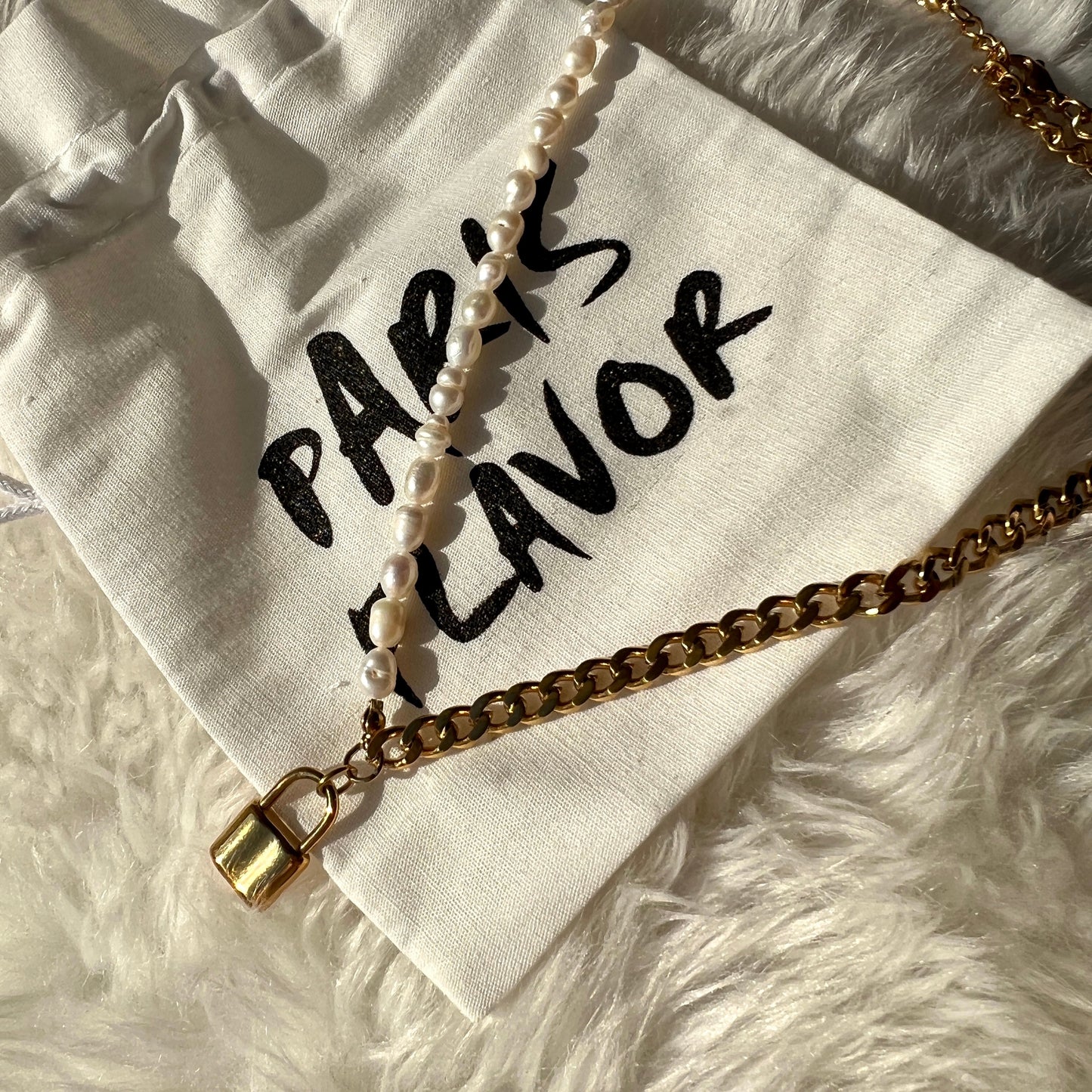 Collana con piccolo lucchetto