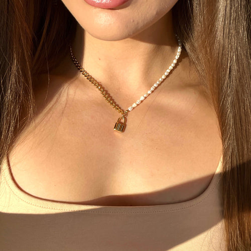 Collana con piccolo lucchetto